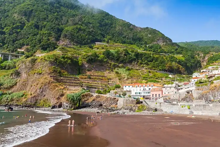 plage seixal sable noir